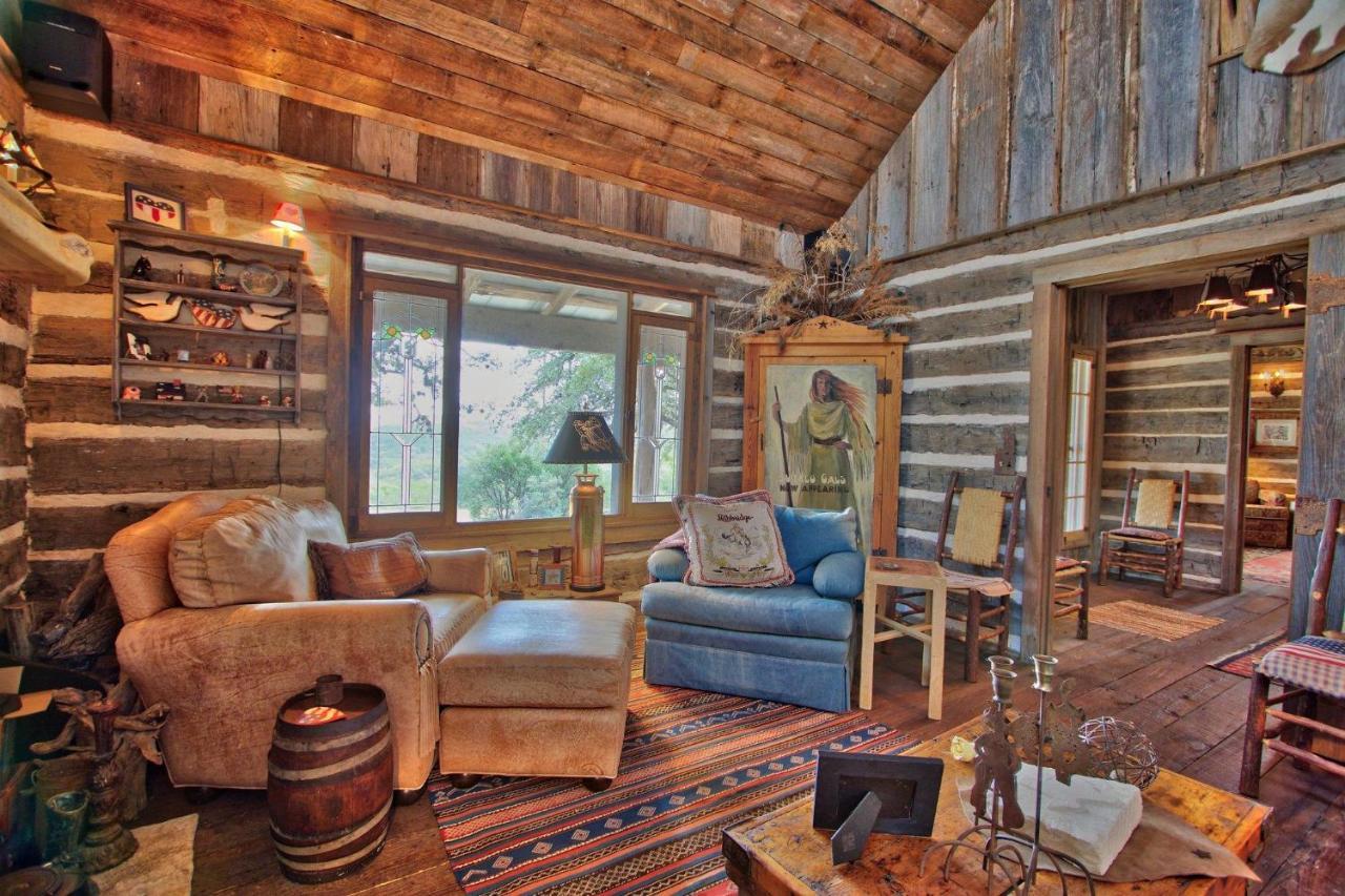 Log Cabin At Old Glory Ranch Wimberley Exterior foto