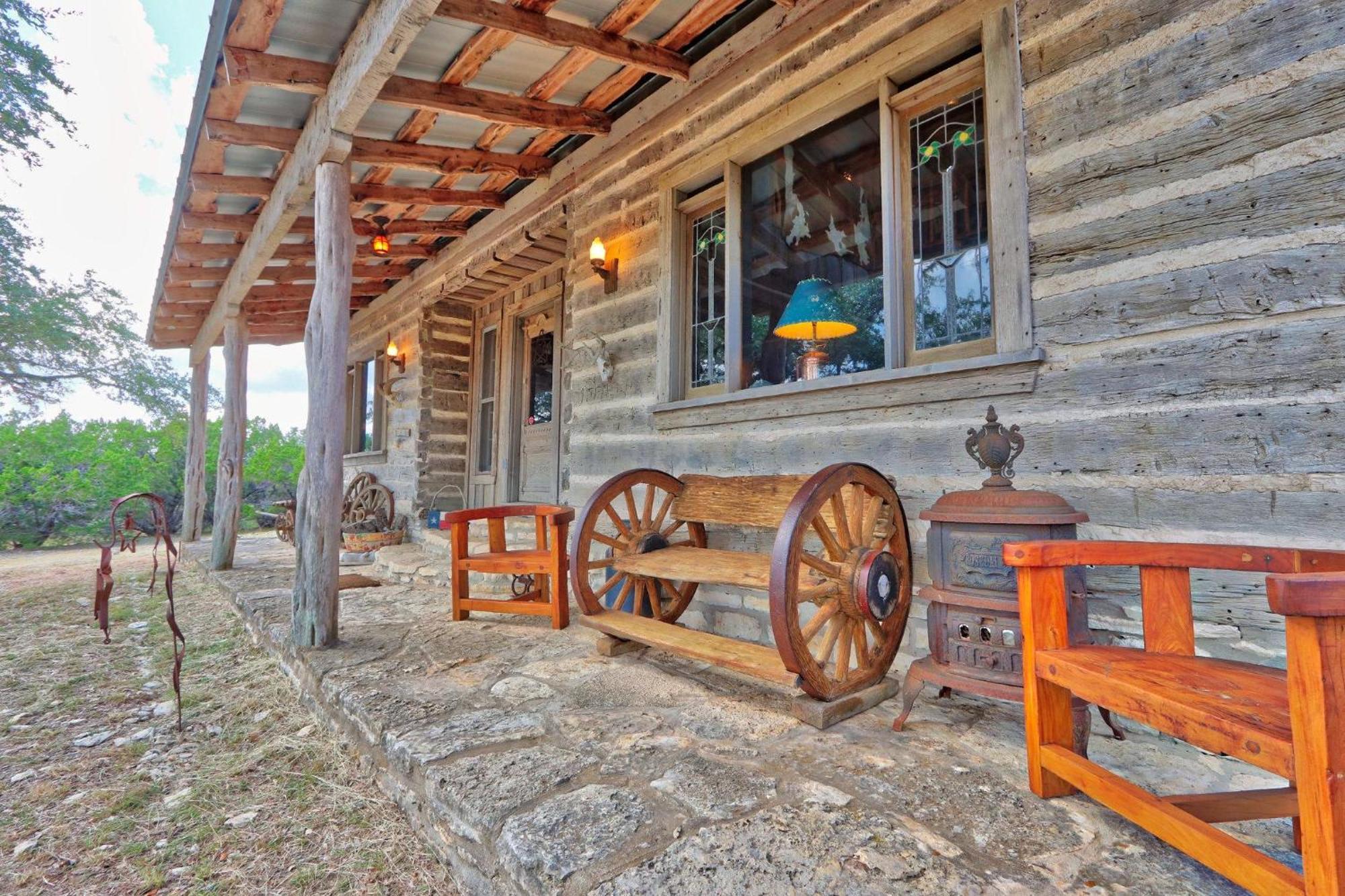 Log Cabin At Old Glory Ranch Wimberley Exterior foto