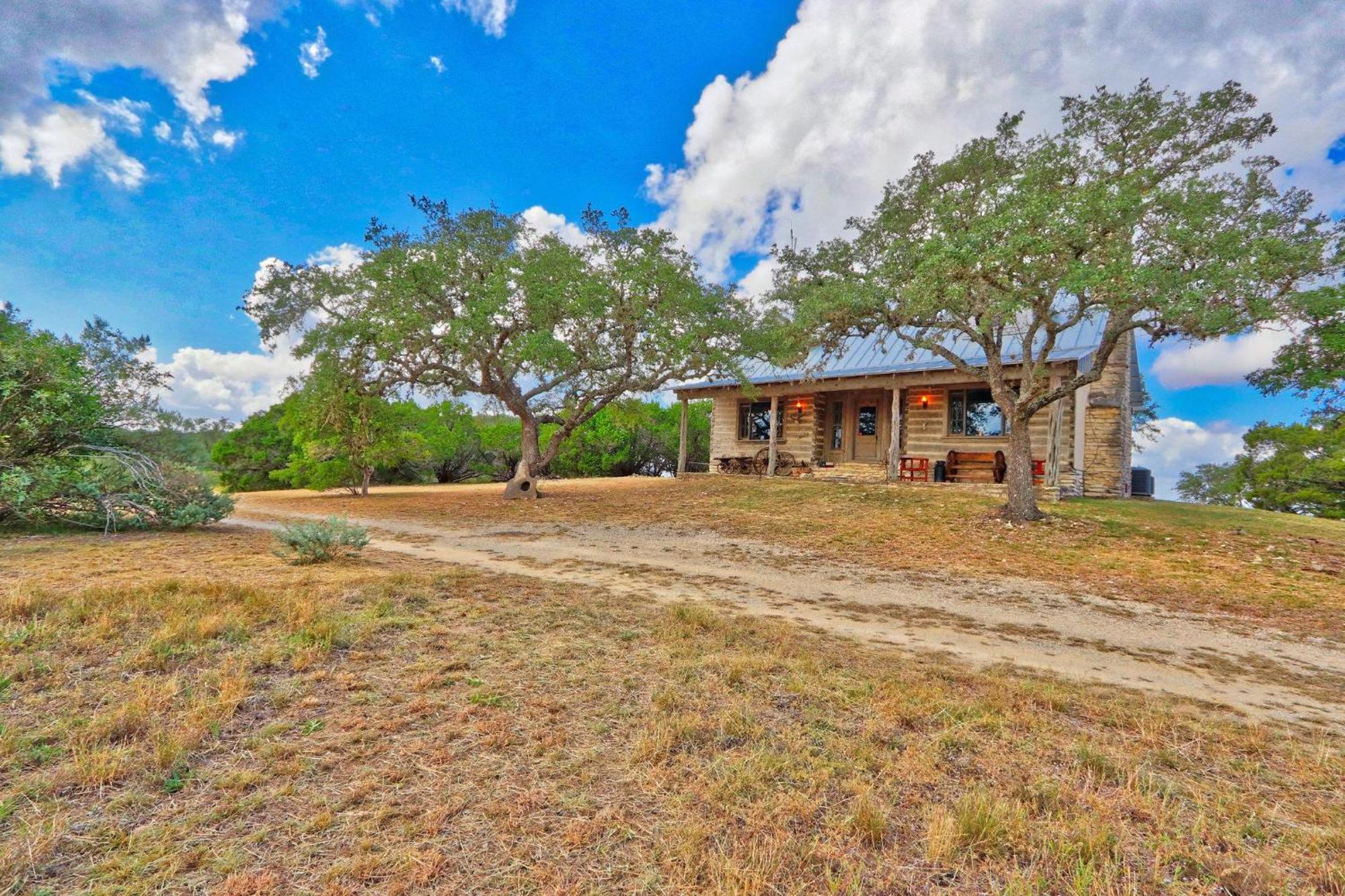 Log Cabin At Old Glory Ranch Wimberley Exterior foto